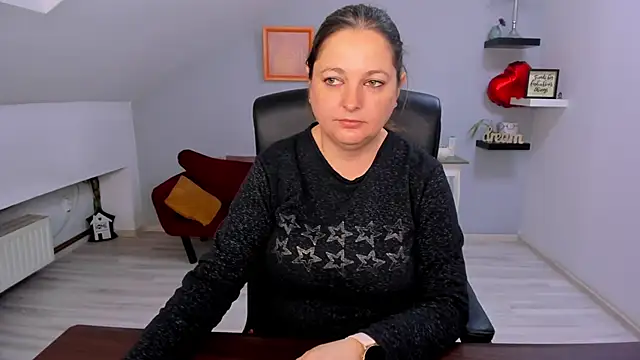 LollaGirl online show from 03-30-26, 03:18