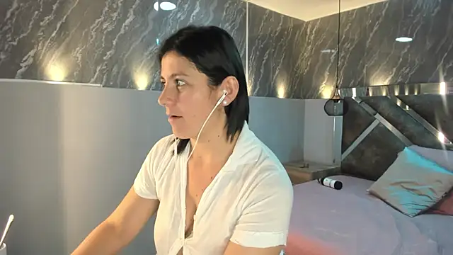 Snapshot of SarahDeyvis chatting on 12-29-24, 05:22 SarahDeyvis online show from 12-29-24, 05:22