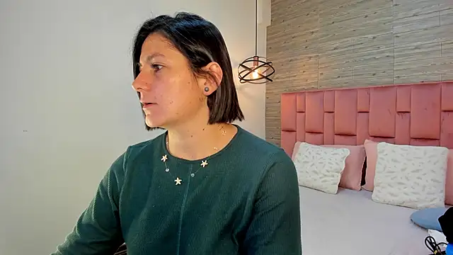 Snapshot of SarahDeyvis chatting on 01-14-25, 02:00 SarahDeyvis online show from 01-14-25, 02:00
