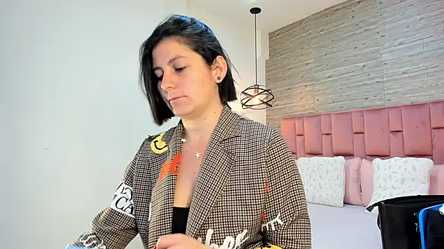 Snapshot of SarahDeyvis chatting on 01-16-25, 01:47 SarahDeyvis online show from 01-16-25, 01:47