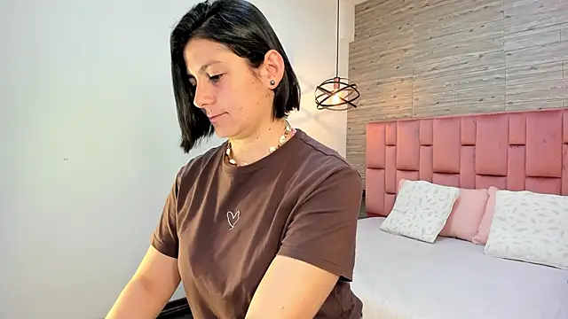 Snapshot of SarahDeyvis chatting on 01-21-25, 02:15 SarahDeyvis online show from 01-21-25, 02:15