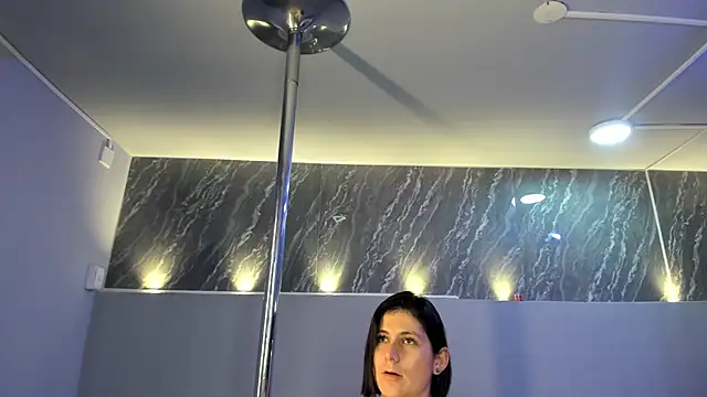 Snapshot of SarahDeyvis chatting on 02-04-25, 08:06 SarahDeyvis online show from 02-04-25, 08:06