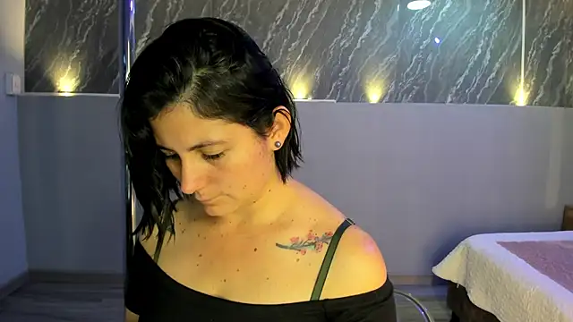 Snapshot of SarahDeyvis chatting on 02-06-25, 02:04 SarahDeyvis online show from 02-06-25, 02:04