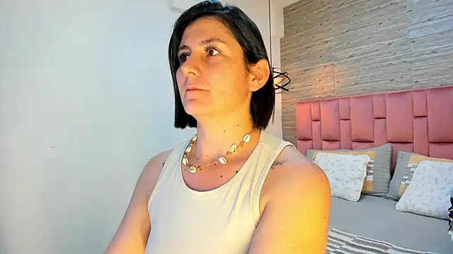 Snapshot of SarahDeyvis chatting on 02-14-25, 07:33 SarahDeyvis online show from 02-14-25, 07:33