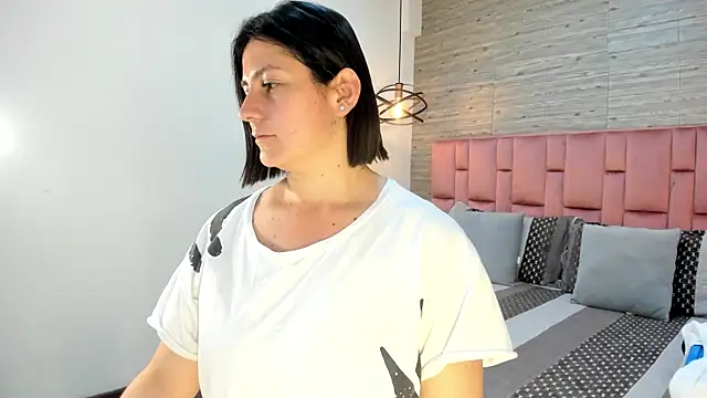 Snapshot of SarahDeyvis chatting on 02-21-25, 07:32 SarahDeyvis online show from 02-21-25, 07:32