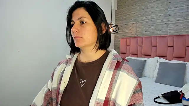 Snapshot of SarahDeyvis chatting on 03-18-25, 01:31 SarahDeyvis online show from 03-18-25, 01:31