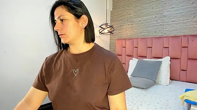 Snapshot of SarahDeyvis chatting on 03-18-25, 07:42 SarahDeyvis online show from 03-18-25, 07:42