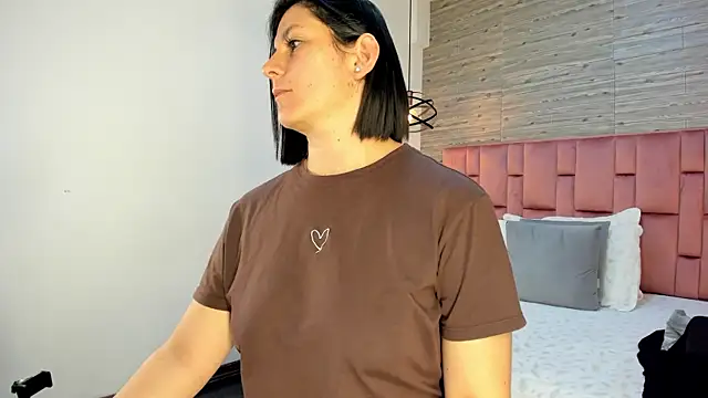 Snapshot of SarahDeyvis chatting on 03-18-25, 10:48 SarahDeyvis online show from 03-18-25, 10:48