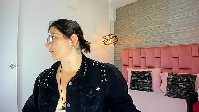Snapshot of SarahDeyvis chatting on 09-08-25, 02:27 SarahDeyvis online show from 09-08-25, 02:27