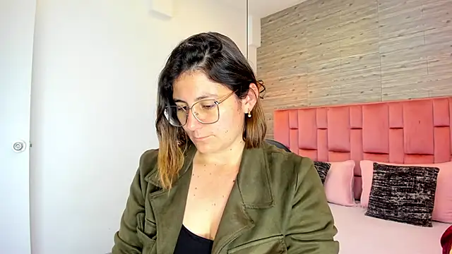 Snapshot of SarahDeyvis chatting on 09-09-25, 02:38 SarahDeyvis online show from 09-09-25, 02:38