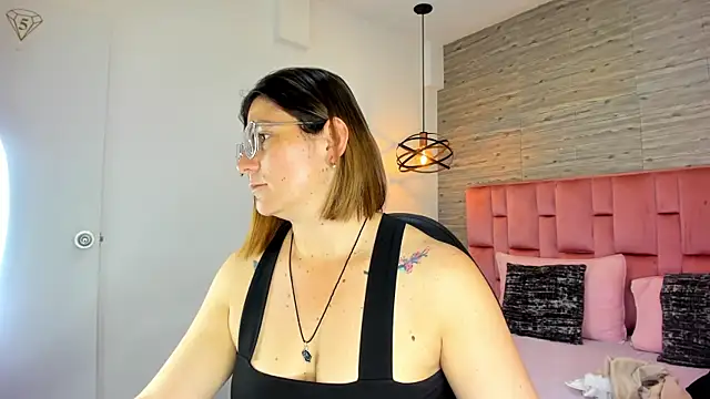 Snapshot of SarahDeyvis chatting on 09-11-25, 04:51 SarahDeyvis online show from 09-11-25, 04:51