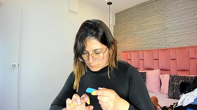 Snapshot of SarahDeyvis chatting on 09-19-25, 02:51 SarahDeyvis online show from 09-19-25, 02:51