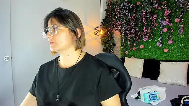 SarahDeyvis online show from 11-27-25, 05:59