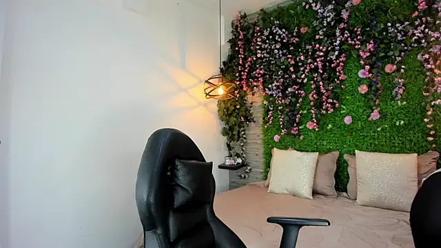 SarahDeyvis online show from 12-15-25, 10:52