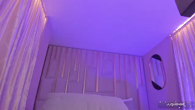 EveBensonX online show from 02-18-25, 06:04