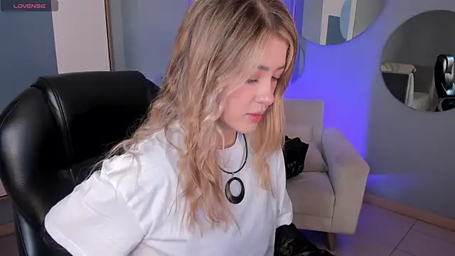 EveBensonX online show from 10-16-25, 07:37