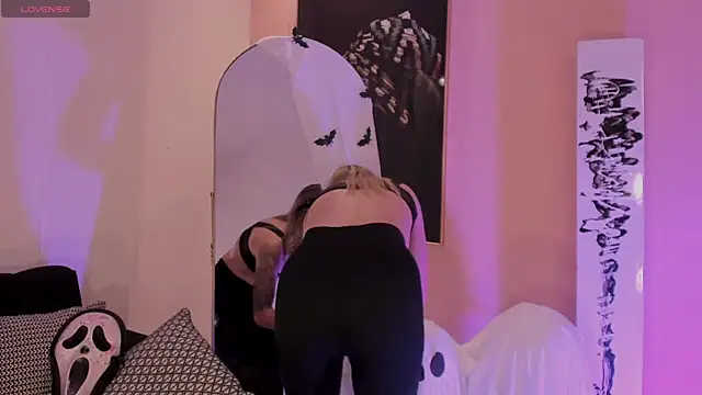 EveBensonX online show from 10-31-25, 12:39