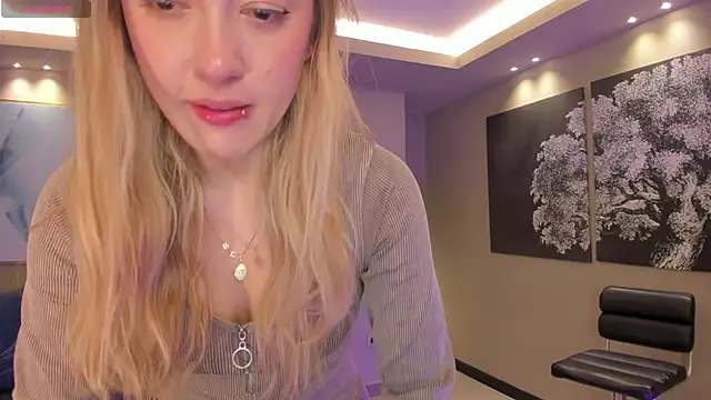 EveBensonX online show from 03-08-26, 05:50