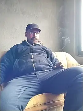 Snapshot of masculine_bear_daddy chatting on 12-04-25, 08:45 masculine bear daddy online show from 12-04-25, 08:45