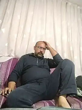 Snapshot of masculine_bear_daddy chatting on 12-18-25, 04:46 masculine bear daddy online show from 12-18-25, 04:46