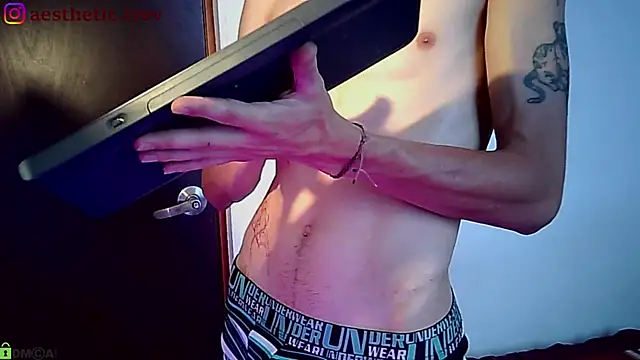 Snapshot of Twink_Temptation chatting on 01-16-25, 05:44 Twink Temptation online show from 01-16-25, 05:44