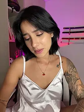 Snapshot of Ale_Lewis chatting on 12-27-24, 02:25 Ale Lewis online show from 12-27-24, 02:25