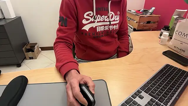 Snapshot of riccardofortis chatting on 01-16-26, 05:39 riccardofortis online show from 01-16-26, 05:39