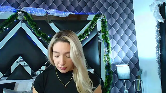Snapshot of victoriaa_lee_ chatting on 12-04-24, 07:34 victoriaa lee online show from 12-04-24, 07:34