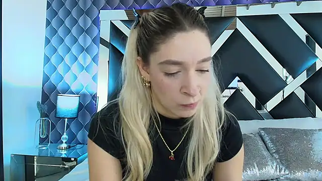 Snapshot of victoriaa_lee_ chatting on 01-12-25, 06:59 victoriaa lee online show from 01-12-25, 06:59