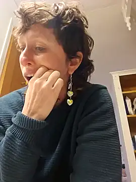 Snapshot of mossy_kiss chatting on 01-21-25, 06:12 mossy kiss online show from 01-21-25, 06:12