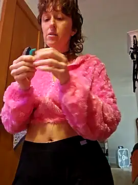 Snapshot of mossy_kiss chatting on 02-15-25, 07:50 mossy kiss online show from 02-15-25, 07:50