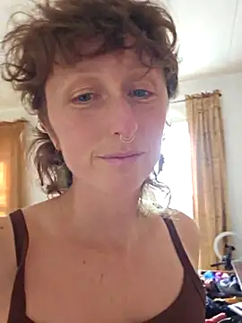 Snapshot of mossy_kiss chatting on 02-17-25, 06:26 mossy kiss online show from 02-17-25, 06:26