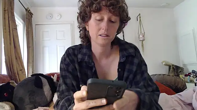 Snapshot of mossy_kiss chatting on 09-09-25, 04:17 mossy kiss online show from 09-09-25, 04:17