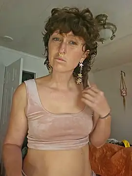 Snapshot of mossy_kiss chatting on 10-17-25, 03:25 mossy kiss online show from 10-17-25, 03:25