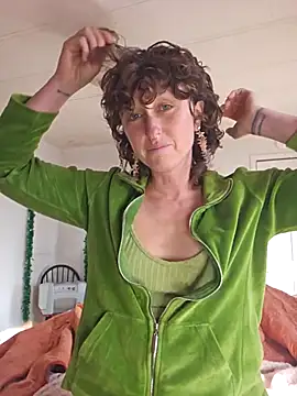 Snapshot of mossy_kiss chatting on 12-14-25, 08:02 mossy kiss online show from 12-14-25, 08:02