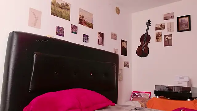Snapshot of seraph1n chatting on 07-15-26, 05:56 seraph1n online show from 07-15-26, 05:56
