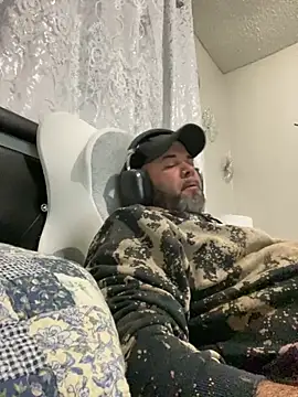 Cristian-Brayan online show from 10-31-25, 12:17