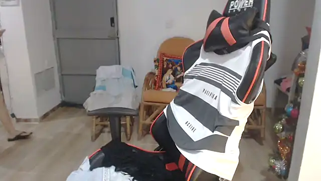 Snapshot of Valentina_lara01 chatting on 12-11-24, 05:53 Valentina lara01 online show from 12-11-24, 05:53