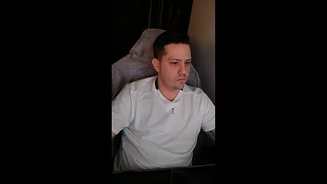 Snapshot of skrottum chatting on 03-03-25, 08:21 skrottum online show from 03-03-25, 08:21