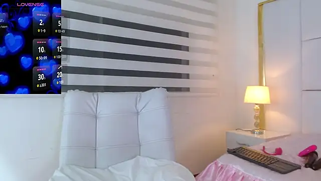 Snapshot of WANDAFOXX1 chatting on 02-23-25, 04:07 WANDAFOXX1 online show from 02-23-25, 04:07
