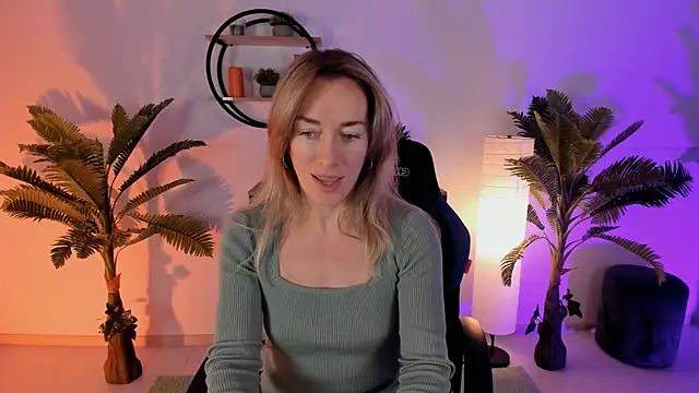 RebeccaMartinez online show from 01-30-25, 07:18