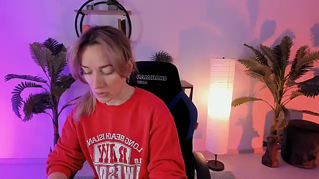 RebeccaMartinez online show from 02-03-25, 07:18