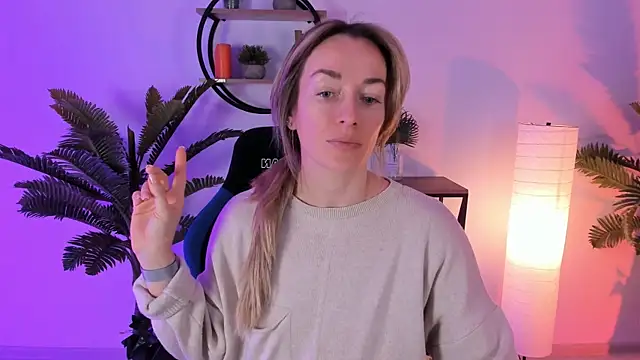 RebeccaMartinez online show from 02-07-25, 05:20