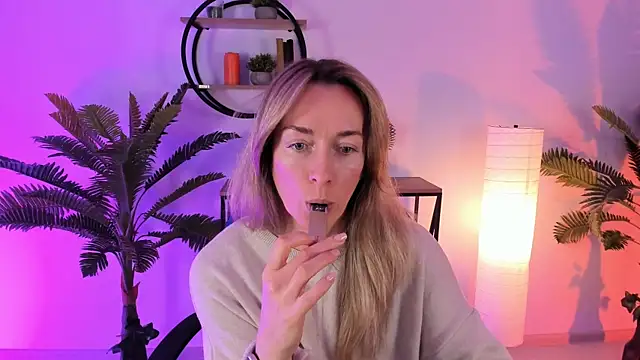 RebeccaMartinez online show from 02-09-25, 08:22