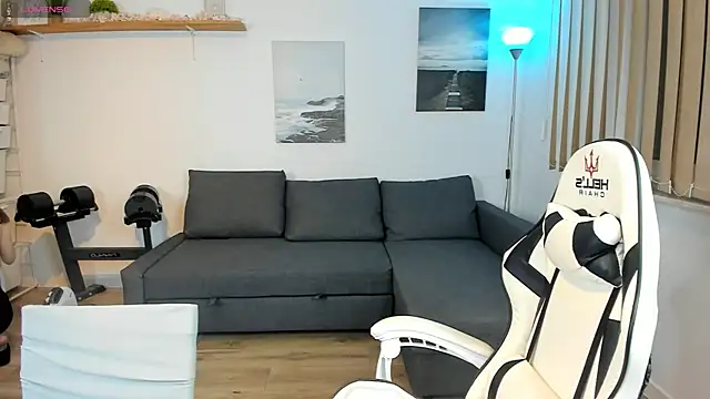 PollyFlame online show from 01-24-25, 10:51