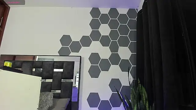 LauraBonnet7 online show from 12-21-24, 08:07