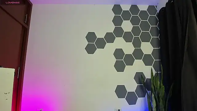 LauraBonnet7 online show from 12-23-24, 08:44
