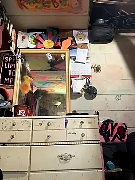 Snapshot of TrashleyRosebud chatting on 11-21-25, 05:00 TrashleyRosebud online show from 11-21-25, 05:00