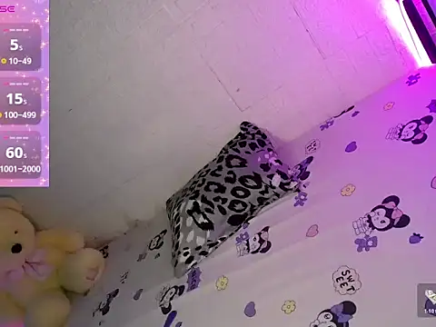 Snapshot of katie_white chatting on 10-19-25, 08:26 katie white online show from 10-19-25, 08:26