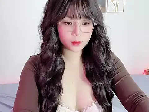   Lyly   online show from 10-27-25, 02:48